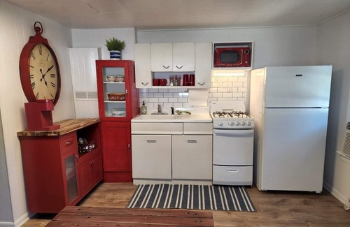 Ludington Cottage | Vintage Cottage 2 Blocks from Ludington Beach