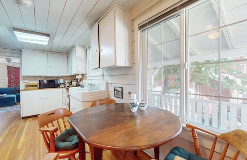 Quincy Cottage | Vintage cottage, dog friendly, W/D, near cross country skiing & hiking