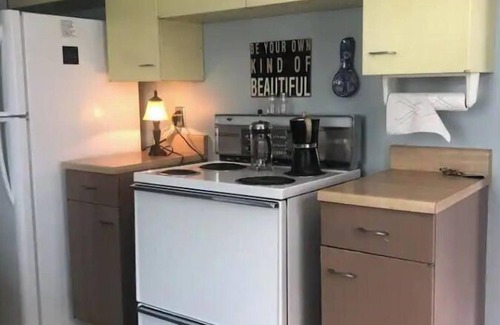 Appleton House | Vintage cottage in Peabody Park neighborhood