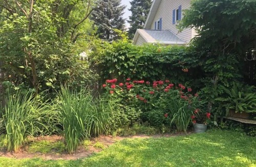 Appleton House | Vintage cottage in Peabody Park neighborhood