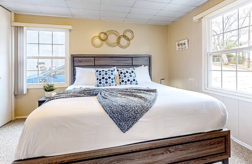 South Park House | Vintage cottage near Balboa Park with updated interior, private yard, & W/D