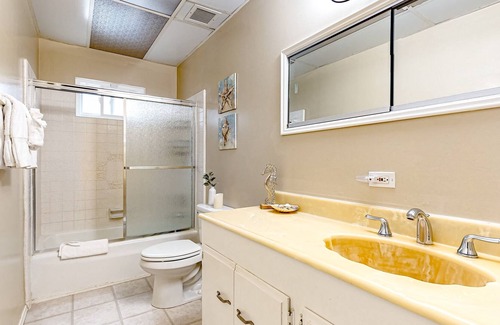 South Park House | Vintage cottage near Balboa Park with updated interior, private yard, & W/D