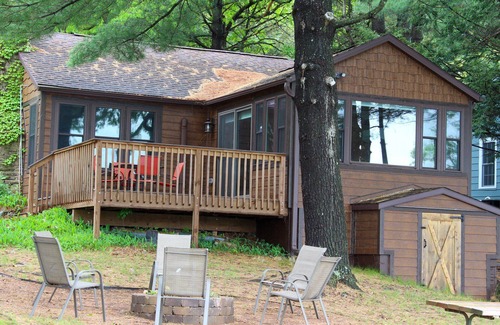 Lake Delton Cottage | Vintage Cottage on Lake Delton