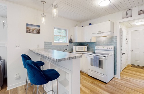 Crystal Beach Cottage | Vintage cottage with private yard, firepit, grill, renovated interior, & W/D