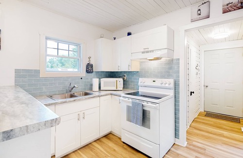 Crystal Beach Cottage | Vintage cottage with private yard, firepit, grill, renovated interior, & W/D