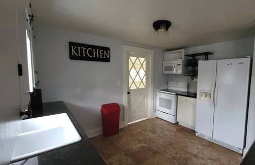 Nampa House | Vintage Covered Patio Home, Heart of Downtown! 200Mbps