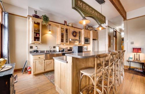 Laramie Apartment | Vintage Downtown Laramie Apartment with Deck!