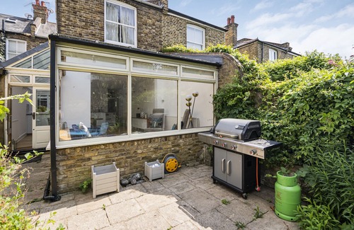 North Kensington House | Vintage fam house w/4BR and garden, Notting Hill