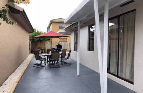 Ludlam House | Vintage Famlily getaway in safe and friendly family oriented neighborhood.