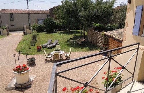 Chaintre Other | Vintage Farmhouse in Vinzelles with Pool & Centre Nearby
