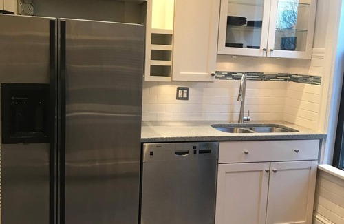 West Town Apartment | Vintage firehouse quiet two bedroom apt