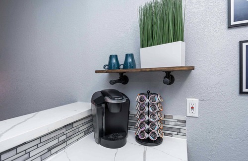 South Central Houston Apartment | Vintage Getaway/Downtown Charm/Medical Center, UH, TSU, Toyota Center, NRG