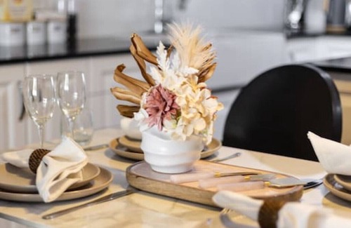 Woolloongabba Apartment | Vintage Glamour Nest 2BR Apt near CBD w/carpark