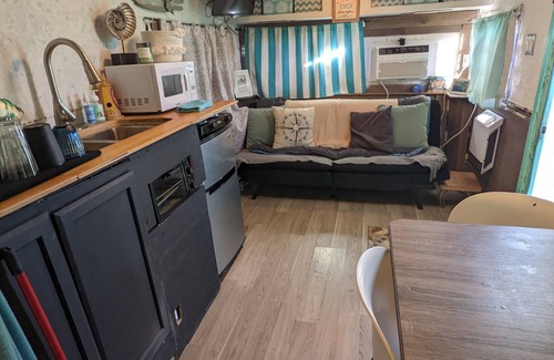 Travis County House | Vintage Glamping close to Austin!