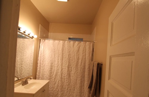 Oak Park Apartment | Vintage Greystone in walking distance to restaurants and shops.