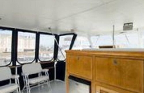 Downtown Charleston Boat Rental | Vintage Hatteras Yacht