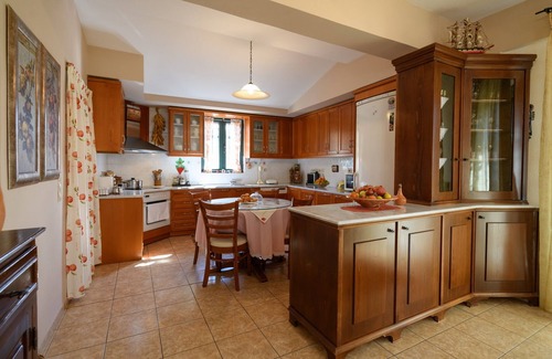 Faistos House | Vintage holiday home in the midst of nature with fairy tale view.