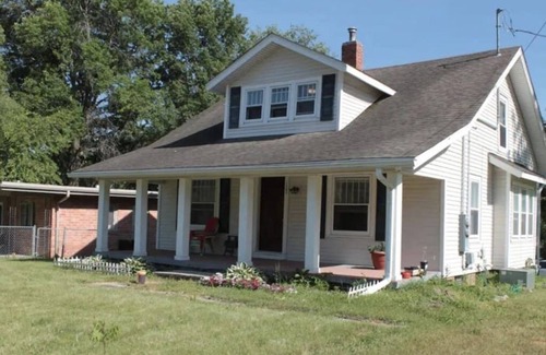 Greater South Side House | Vintage Home -7 Mins to Downtown W/wifi