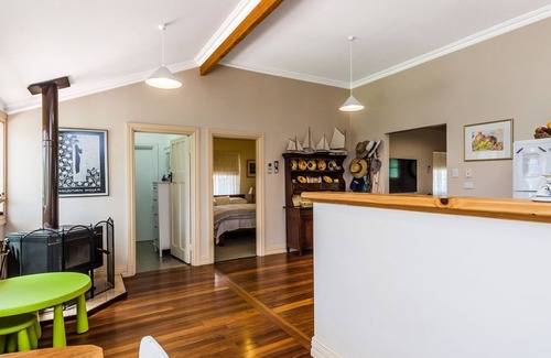 Busselton House | Vintage home, close to the beach and township. Walk everywhere.
