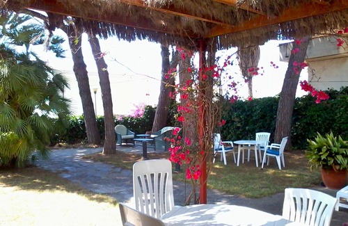 Comarruga House | Vintage house in front of the sea for 15 guests