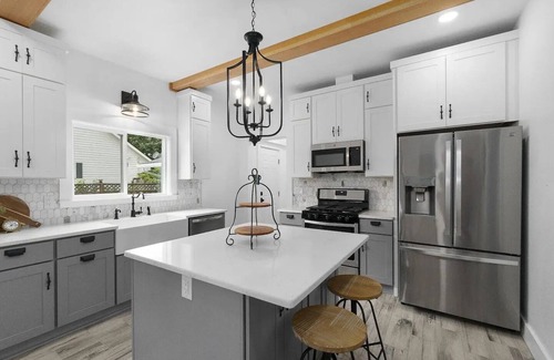 Hillsboro House | Vintage House on Main Stnn