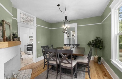 Hillsboro House | Vintage House on Main Stnn