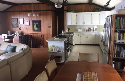 Barndoor Island House | Vintage island cottage on 2.5 acres and 376 feet of lake frontage!