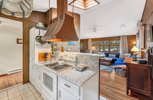 Long Pond House | Vintage Keys Lakefront: Autumn Escape w/Lake Access, Firepit, Indoor Pool