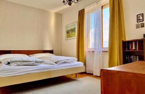 Faulensee House | Vintage Lake View Villa with Outdoor Pool