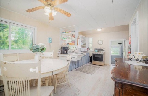 Van Buren Point Cottage | Vintage Lakefront Home in Historic Van Buren Point