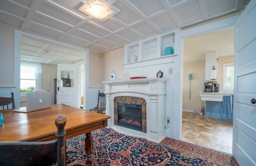 Van Buren Point Cottage | Vintage Lakefront Home in Historic Van Buren Point