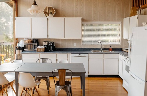 Pender Island Cabin | Vintage lakefront cabin on Pender Island