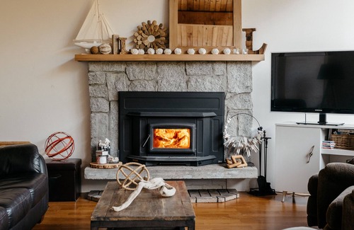 Pender Island Cabin | Vintage lakefront cabin on Pender Island