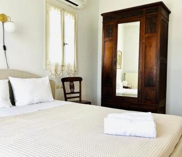 Antiparos House | Vintage lover's getaway