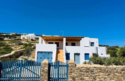 Antiparos House | Vintage lover's getaway