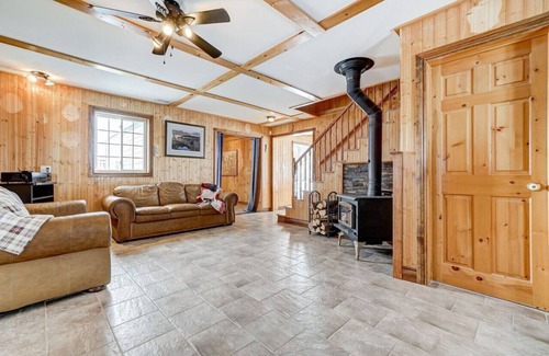 Papineau Regional County Municipality Cottage | Vintage luxury in the heart of the Petite Nation