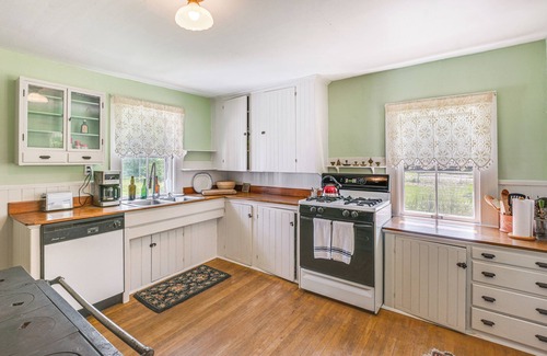 Milbridge House | Vintage Milbridge Vacation Rental ~ 6 Mi to Ocean!