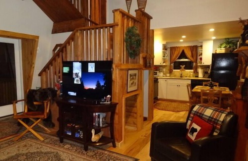 Pauma Valley Cabin | Vintage/Modern Cabin Fever! Fun on the Mountain!
