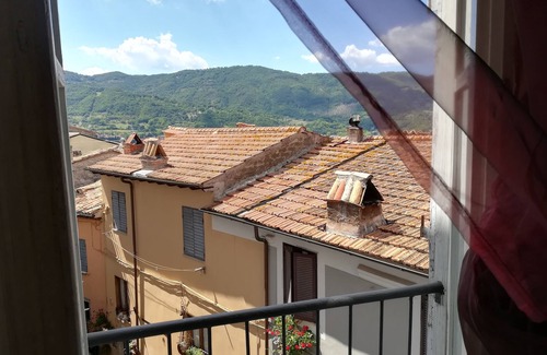 Castel di Tora Apartment | Vintage old apartment in Castel di Tora