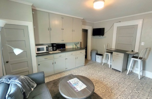 Mount Airy Apartment | Vintage One Bedroom with Living/Kitchen
