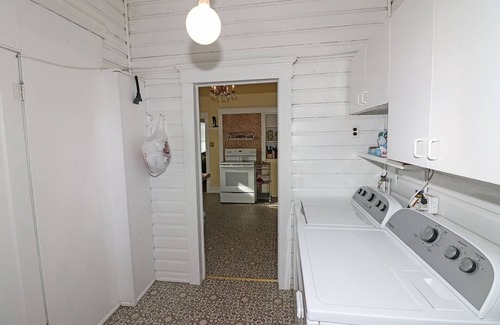 Grand Junction House | Vintage Parlor 2 Bedroom Home