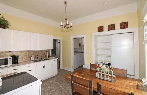 Grand Junction House | Vintage Parlor 2 Bedroom Home