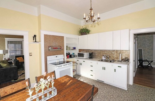 Grand Junction House | Vintage Parlor Close to CMU and Hospital