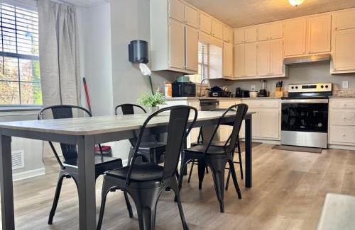 Church Street House | Vintage Queen Suite - 7 Mins From ATL Airport