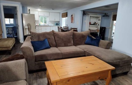Mapleton House | Vintage River Cabin on the Siuslaw River