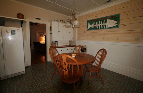 Okatie Cottage | Vintage River Cottage on the Okatie River Between Beaufort Bluffton