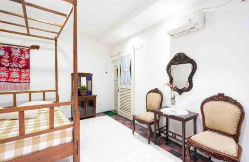 Bogor Tengah House | Vintage Room 1 in Joglo House By penggemarlawas