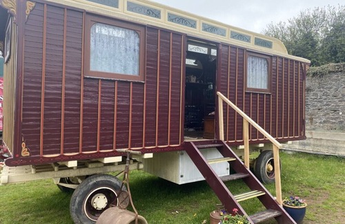 Turnchapel House | Vintage Showman's Wagon For Two Close to Beach