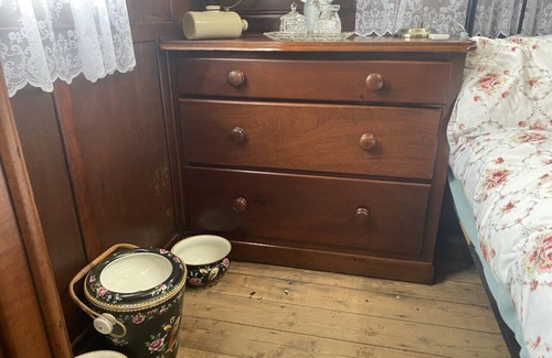 Turnchapel House | Vintage Showman's Wagon For Two Close to Beach