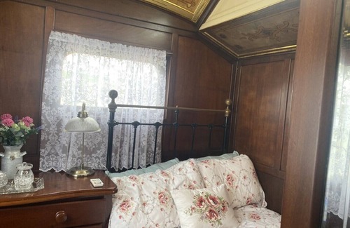 Turnchapel House | Vintage Showman's Wagon For Two Close to Beach